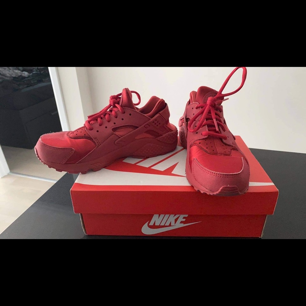 Nike Huarache red